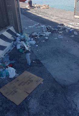 Catania: al porto spazzatura non raccolta