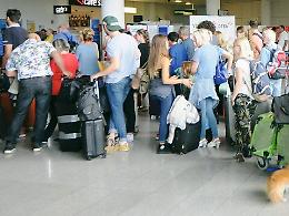 Trasporti aerei, boom di passeggeri in Sicilia ma, per l'isola, tariffe proibitive