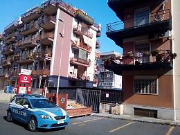 Catania, cantiere abusivo davanti al commissariato di polizia