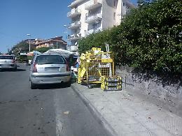 Gravina di Catania: marciapiedi vietati ai pedoni