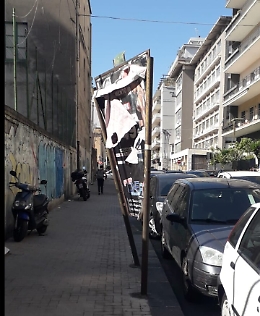 Catania, via Pola: tabellone pubblicitario pericolante