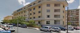Siracusa, incendiato portone Agenzia delle Entrate