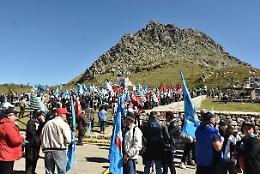 Primo maggio, le foto del corteo dei sindacati a Portella della Ginestra