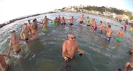 Ribera : 35 intraprendenti bagnanti per il Cotton Day