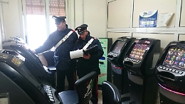 Palermo, botte alla moglie per giocare alle slot machines