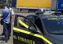 Tangenti in cambio di sconti fiscali, arrestato finanziere a Siracusa