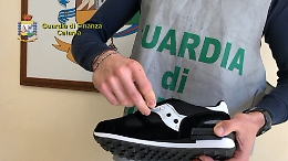 Catania, la Guardia di Finanza ha sequestrato 115 mila prodotti contraffatti e non sicuri