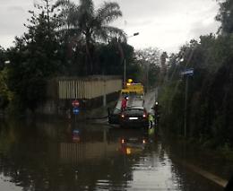 Catania: la strada "discarica" alle spalle del Viale Lainò