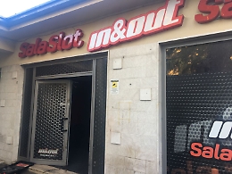 Giarre, furto con spaccata al centro scommesse: banditi portano via una slot machine