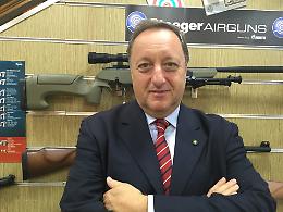 L'armiere: &laquo;Si pu&ograve; avere una pistola, ma non usarla per forza&raquo;