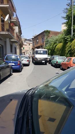 Catania, Via Consolazione: espurgo contromano, quartiere bloccato.