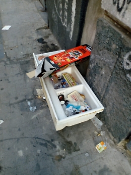 Catania: nuovi "cestini" per i rifiuti in Via Monserrato