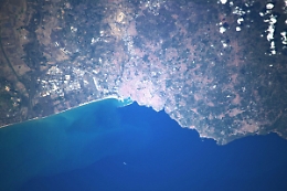 Parmitano dallo spazio sorvola Catania e la fotografa: &laquo;La mia citt&agrave;&raquo;