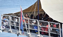 Mediterraneo mare di vita e di morte: 6000 salvati in due giorni; 80 le vittime