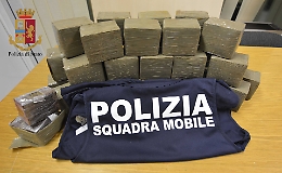 Nell'auto aveva 35 chili di hashish: albanese arrestato nel Ragusano