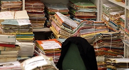 Dal certificato di esistenza in vita al «pluviometro obsoleto», le storie dei siciliani in lotta con la burocrazia regionale