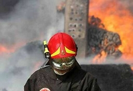 Alimena, due morti in incendio Si lancia da finestra e salva figlio