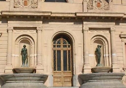 I dipendenti senza stipendio occupano le Terme di Sciacca