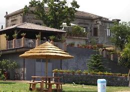 Riposto, blitz della Finanza nell&rsquo;agriturismo a luci rosse