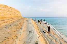 Scala dei turchi tra le spiagge più belle secondo Vanity Fair