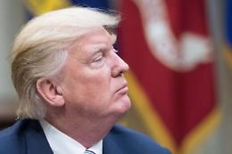 Trump incriminato: soldi a una pornostar per farla tacere