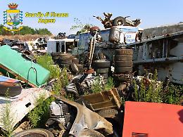 Vittoria, in un deposito auto rubate e pronte per essere spedite in Africa o a Malta