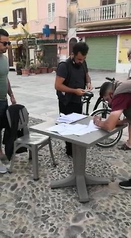 Lampedusa, altra giornata di passione nell'isola per rivendicare l'ospedale e dire no agli sbarchi