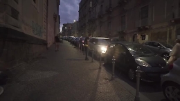 Posteggiatori abusivi e auto: ecco cosa succede nell'area pedonale di via Crociferi