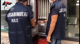 Catania, droga venduta col distributore automatico: un arresto del Nas