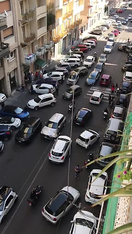 Catania, caos in via Asiago:  "Dove sono i vigili?"