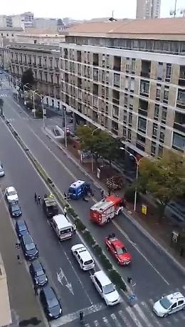 Catania, l'intervento degli artificieri in corso Sicilia per il sospetto pacco bomba