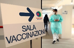 Vaccini, Aifa dà il via libera a seconda dose per chi ha fatto J&amp;J