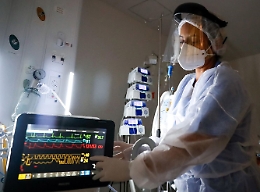 Covid, raggiunto il picco anche per la quarta ondata