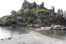 Taormina, il Cutgana completa la bonifica dell'Isola Bella: via cemento e metallo