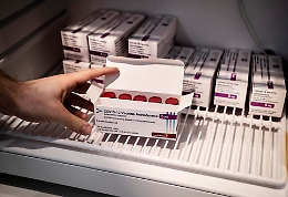 I lotti sospetti di AstraZeneca consegnati in Olanda dai Nas di Catania per i test