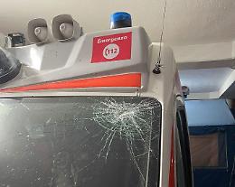 Ambulanza fuori strada sulla 189: autista ferito