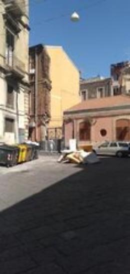 Catania, Via Santa Maria dell’Aiuto. I soliti incivili