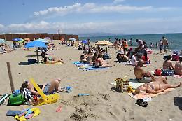 Catania, giornata di pienone alla "Stromboli": prima spiaggia libera aperta alla Plaia