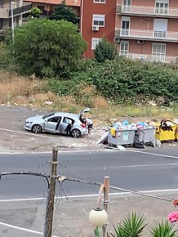 Catania: un continuo via vai di incivili al viale B. Croce