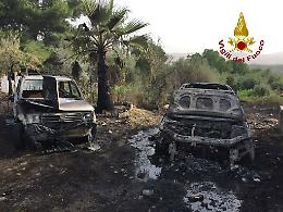 Auto in fiamme in piazzale a Santa Maria di Licodia
