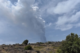 Etna, il cratere di Sud Est riprende l'attivit&agrave; stromboliana