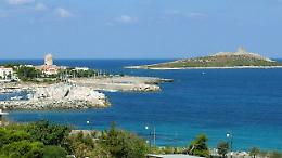 Muore in mare a 61 anni dopo un tuffo con il figlio