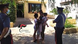 Figlie rapite da ex marito, mamma le riabbraccia in Sicilia