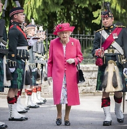 Gran Bretagna, black out dei social media quando morirà la regina: pronto il "Piano London Bridge"