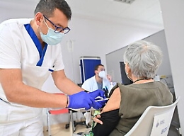 Vaccini, terze dosi nei prossimi mesi anche per over 60