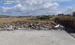 Via Sirio: discarica a cielo aperto