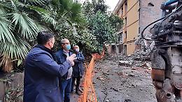 Lavori di demolizione nell'ex ospedale S. Marta: sopralluogo di Musumeci
