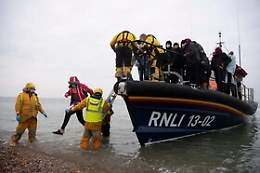 Strage di migranti nella Manica, almeno 31 annegati