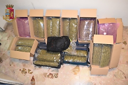 Quasi 70 kg di marijuana nascosti in un garage pubblico: arrestato 46enne