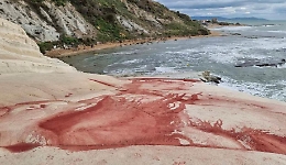 Agrigento, identificati gli autori dello sfregio alla Scala dei Turchi